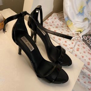 Steve Madden Black Patent 'Fantsie' Heel Sandals